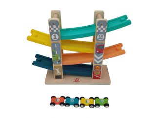 Puinen autorata ja 4 autoa