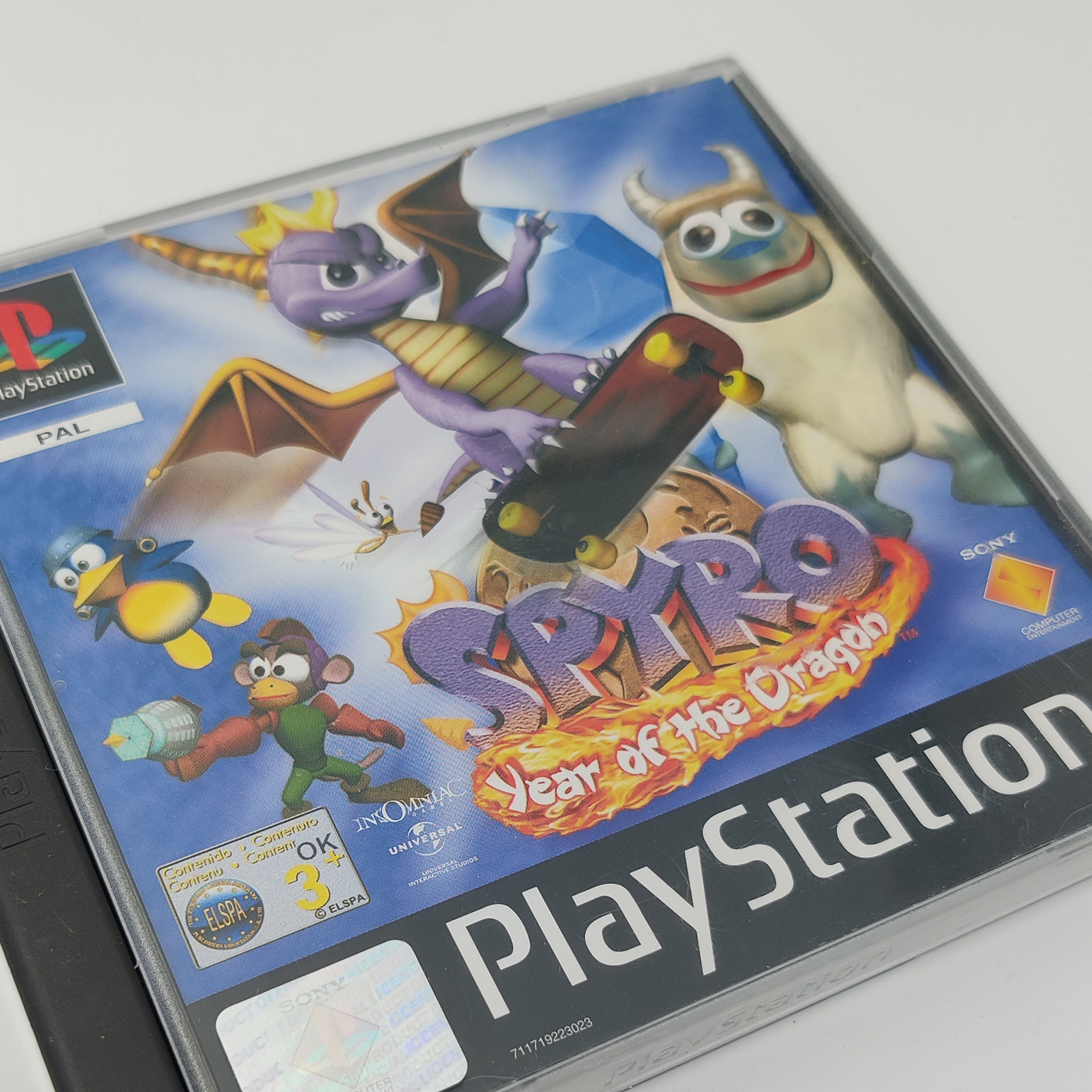Spyro: Year of the Dragon -peli PlayStation 1 - 4
